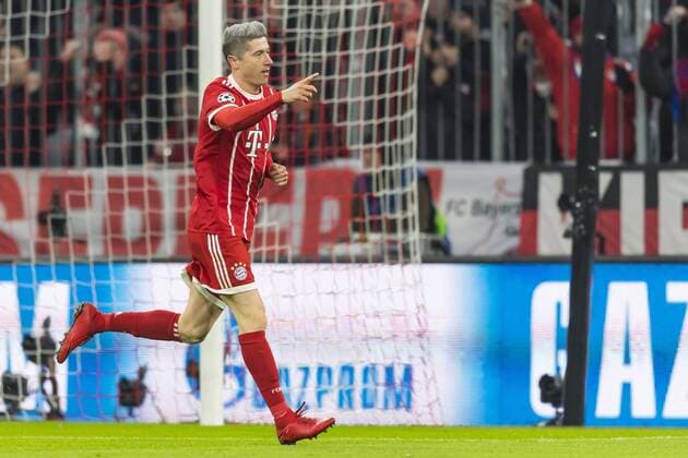 GER, UEFA CL, FC Bayern Muenchen (GER) vs Paris Saint-Germain (FRA) 05.12.2017, Allianz Arena, Muenchen, GER, UEFA CL, FC Bayern Muenchen (GER) vs Paris Saint-Germain (FRA), Gruppe B, im Bild Jubel nach dem Tor zum 1-0 durch Robert Lewandowski (FCB 9)