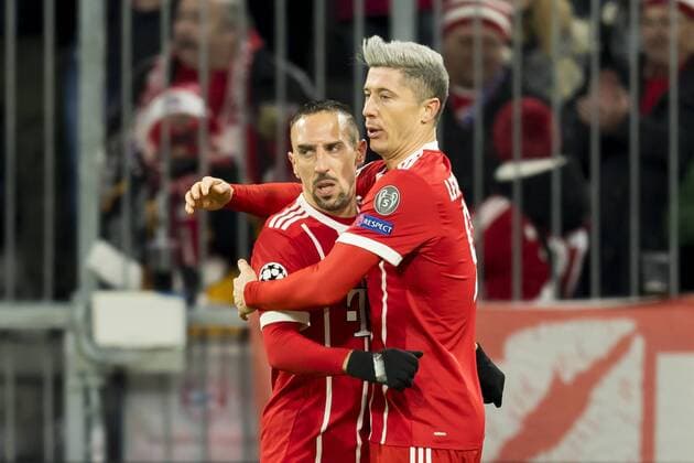 GER, UEFA CL, FC Bayern Muenchen (GER) vs Paris Saint-Germain (FRA) 05.12.2017, Allianz Arena, Muenchen, GER, UEFA CL, FC Bayern Muenchen (GER) vs Paris Saint-Germain (FRA), Gruppe B, im Bild Jubel nach dem Tor zum 1-0 durch Robert Lewandowski (FCB 9) mit Franck Ribery (FCB 7)