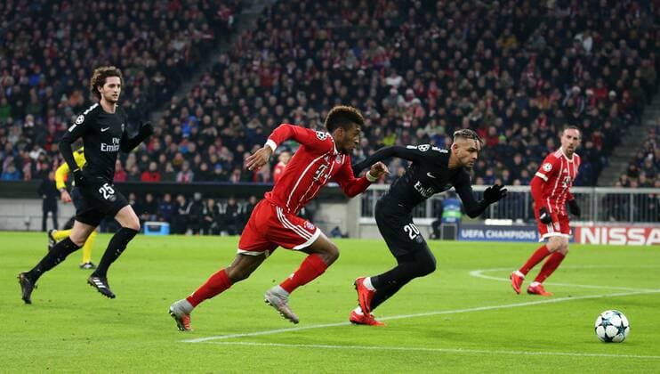 Fussball UEFA Champions League: FC Bayern Muenchen - Paris Saint-Germain am 05.12.2017 in der Allianz Arena, Gruppe B, Spieltag 6, Saison 2017 18, xmdx, Kingsley COMAN (29, FC Bayern Muenchen), Layvin KURZAWA (20, Paris Saint Germain) FC Bayern Muenchen - Paris Saint Germain