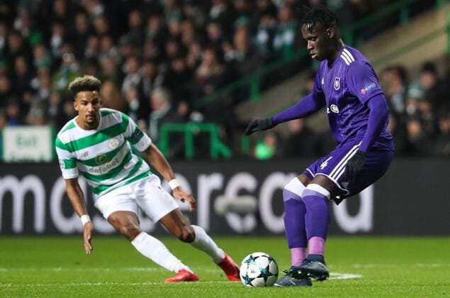 Celtic s Moussa Dembele and Anderlecht s Kara Mbodji fight for the ball during a soccer game between Scottish team Celtic FC and Belgian club RSC Anderlecht, Tuesday 05 December 2017 in Glasgow, Scotland, the sixth and last game in the group stage of the UEFA Champions League competition. VIRGINIExLEFOUR  x05214445x