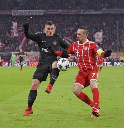05.12.2017, Fussball UEFA Champions League 2017 2018, Gruppenphase, 6.Spieltag, FC Bayern München - Paris Saint Germain, in der Allianz-Arena München, v.li: Marco Verratti (Paris) gegen Franck Ribery (FC Bayern München).