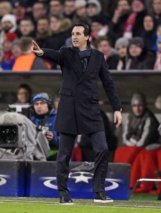 05.12.2017, Fussball UEFA Champions League 2017 2018, Gruppenphase, 6.Spieltag, FC Bayern München - Paris Saint Germain, in der Allianz-Arena München, Trainer Unai Emery (Paris) in rage.