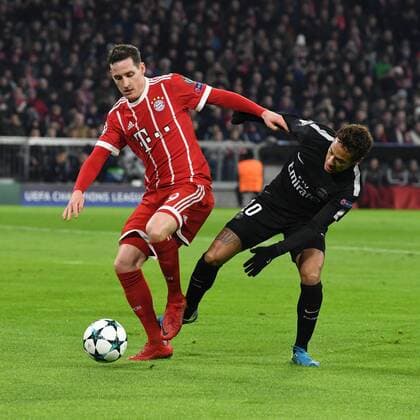 Fussball, UEFA Champions League, Saison 2017 2018, Spieltag 6, FC Bayern München vs Paris Saint Germain FC , 05.12.2017, Allianzarena München, Sebastian Rudy, FC Bayern München,Neymar, Paris St.Germain