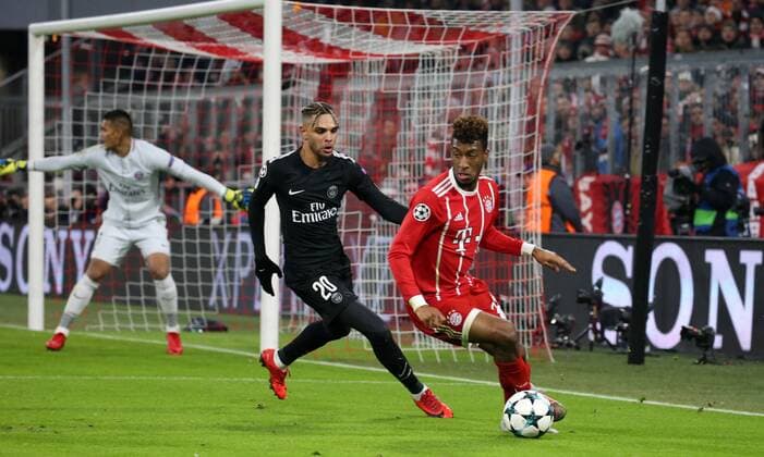 Fussball UEFA Champions League: FC Bayern Muenchen - Paris Saint-Germain am 05.12.2017 in der Allianz Arena, Gruppe B, Spieltag 6, Saison 2017 18, xmdx, Kingsley COMAN (29, FC Bayern Muenchen), Layvin KURZAWA (20, Paris Saint Germain) FC Bayern Muenchen - Paris Saint Germain
