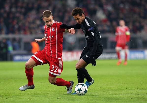 BAU 05.12.2017 München Fußball FC Bayern München vs. Paris Saint-Germain, v.l. Joshua Kimmich (Bayern),Neymar (Paris)