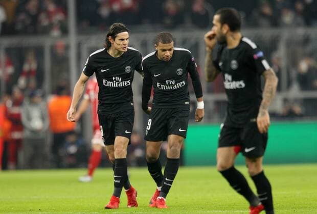 Fussball UEFA Champions League: FC Bayern Muenchen - Paris Saint-Germain am 05.12.2017 in der Allianz Arena, Gruppe B, Spieltag 6, Saison 2017 18, xmdx, 2-1 Anschlusstreffer durch Kylian MBAPPE (29, Paris Saint Germain) gegen Sven ULREICH (26, tor, FC Bayern Muenchen) , torjubel FC Bayern Muenchen - Paris Saint Germain