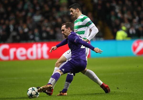Anderlecht s Sven Kums and Celtic s Tom Rogic fight for the ball during a soccer game between Scottish team Celtic FC and Belgian club RSC Anderlecht, Tuesday 05 December 2017 in Glasgow, Scotland, the sixth and last game in the group stage of the UEFA Champions League competition. VIRGINIExLEFOUR  x05214457x