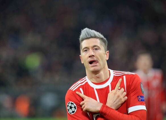 Bilder des Tages - SPORT 05.12.2017, Fussball UEFA Champions League 2017 2018, Gruppenphase, 6.Spieltag, FC Bayern München - Paris Saint Germain, in der Allianz-Arena München, Torjubel Robert Lewandowski (FC Bayern München).