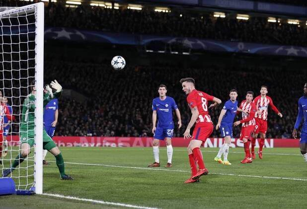 Saul Niguez of Atletico Madrid scores the first goal past Thibaut Courtois of Chelsea during the Champions League Group C match at the Stamford Bridge, London. Picture date: December 5th 2017. Picture credit should read: David Klein Sportimage EDITORIAL USE ONLY. No use with unauthorised audio, video, data, fixture lists, club league logos or live services. Online in-match use limited to 120 images, no video emulation. No use in betting, games or single club league player publications.
