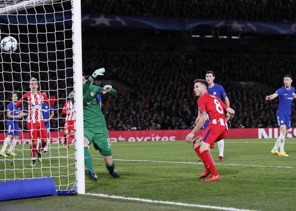 Saul Niguez of Atletico Madrid scores the first goal past Thibaut Courtois of Chelsea during the Champions League Group C match at the Stamford Bridge, London. Picture date: December 5th 2017. Picture credit should read: David Klein Sportimage EDITORIAL USE ONLY. No use with unauthorised audio, video, data, fixture lists, club league logos or live services. Online in-match use limited to 120 images, no video emulation. No use in betting, games or single club league player publications.