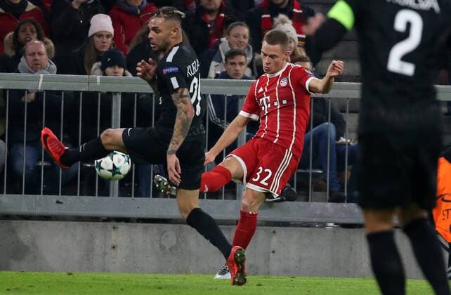 Fussball UEFA Champions League: FC Bayern Muenchen - Paris Saint-Germain am 05.12.2017 in der Allianz Arena, Gruppe B, Spieltag 6, Saison 2017 18, xmdx, Layvin KURZAWA (20, Paris Saint Germain), Joshua KIMMICH (32, FC Bayern Muenchen) FC Bayern Muenchen - Paris Saint Germain