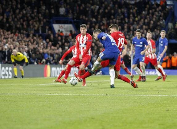Eden Hazard of Chelsea FC strikes at goal during the UEFA Champions League match between Chelsea and Atletico Madrid at Stamford Bridge, London, England on 5 December 2017. Copyright: xCarltonxMyriex 18110024