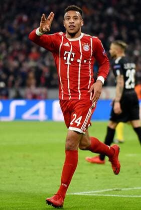 Torjubel des Torschützen Corentin Tolisso (FC Bayern Muenchen). Deutschland, Muenchen: Fussball, UEFA Champions League, Matchday 6: FC Bayern Muenchen vs Paris Saint-Germain am 05.12.2017, Allianz-Arena.