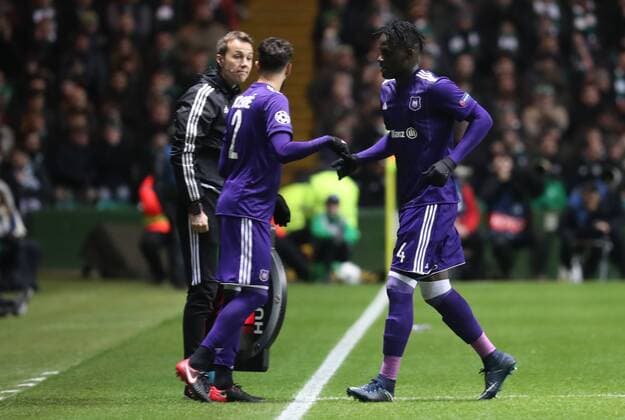 Anderlecht s Kara Mbodji leaves the pitch after being injured during a soccer game between Scottish team Celtic FC and Belgian club RSC Anderlecht, Tuesday 05 December 2017 in Glasgow, Scotland, the sixth and last game in the group stage of the UEFA Champions League competition. VIRGINIExLEFOUR  x05214476x