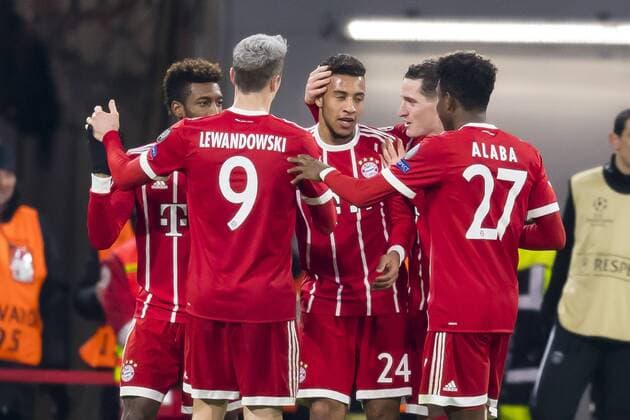 GER, UEFA CL, FC Bayern Muenchen (GER) vs Paris Saint-Germain (FRA) 05.12.2017, Allianz Arena, Muenchen, GER, UEFA CL, FC Bayern Muenchen (GER) vs Paris Saint-Germain (FRA), Gruppe B, im Bild Jubel nach dem Tor zum 3-1 durch Corentin Tolisso (FCB 24) mit Robert Lewandowski (FCB 9) Kingsley Coman (FCB 29) David Alaba (FCB 27)