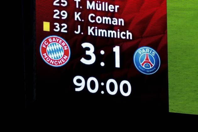 GER, UEFA CL, FC Bayern Muenchen (GER) vs Paris Saint-Germain (FRA) 05.12.2017, Allianz Arena, Muenchen, GER, UEFA CL, FC Bayern Muenchen (GER) vs Paris Saint-Germain (FRA), Gruppe B, im Bild Endstand auf der Anzeigetafel 3-1