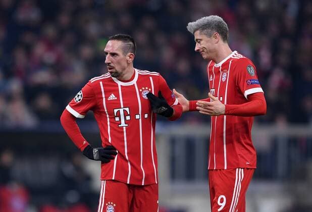 FUSSBALL CHAMPIONS LEAGUE SAISON 2017 2018 GRUPPENPHASE FC Bayern Muenchen - Paris Saint-Germain 05.12.2017 Franck Ribery (li) und Robert Lewandowski (re, beide FC Bayern Muenchen) Muenchen