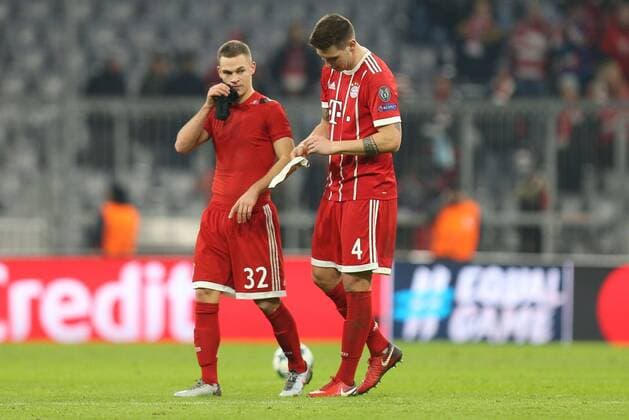 l-r: enttaeuschung bei Joshua Kimmich 32 (FC Bayern Muenchen), Niklas Suele 4 (FC Bayern Muenchen) nach dem Schlusspfiff, FC Bayern Muenchen vs. Paris Saint-Germain, Fussball, Vorrunde, Champions League, 05.12.2017 Muenchen Bayern Deutschland