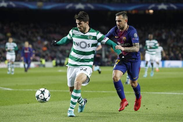 (l-r) Cristiano Piccini of Sporting Club de Portugal, Paulinho of FC Barcelona Barca during the UEFA Champions League group D match between FC Barcelona and Sporting Club de Portugal on December 05, 2017 at the Camp Nou stadium in Barcelona, Spain. UEFA Champions League 2017 2018 xVIxVIxImagesx xMauricexvanxSteenxIVx 9494745