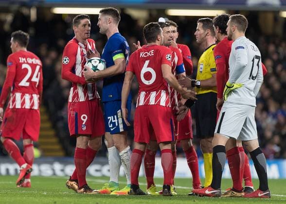 Football - 2017 2018 UEFA Champions League - Group C: Chelsea vs. Atletico Madrid Fernando Torres (Atletico Madrid) confronts Gary Cahill (Chelsea FC) after he fouls Antoine Griezmann (Atletico Madrid) at Stamford Bridge. COLORSPORT DANIEL BEARHAM  csp_che_atl_051217_