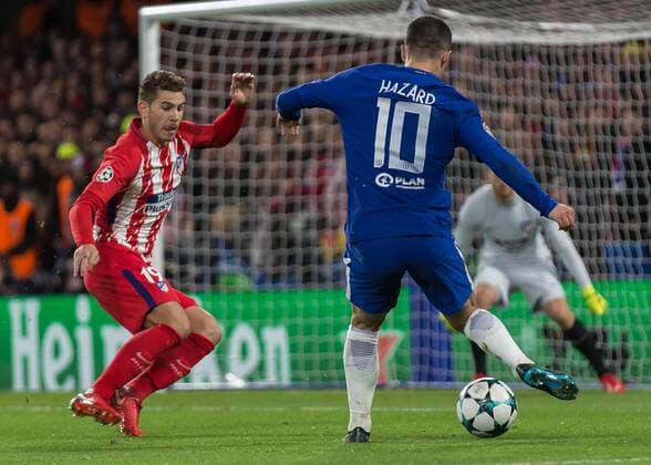 Football - 2017 2018 UEFA Champions League - Group C: Chelsea vs. Atletico Madrid Eden Hazard (Chelsea FC) squares the ball as he worng foots Lucas Hernandez (Atletico Madrid) at Stamford Bridge. COLORSPORT DANIEL BEARHAM  csp_che_atl_051217_