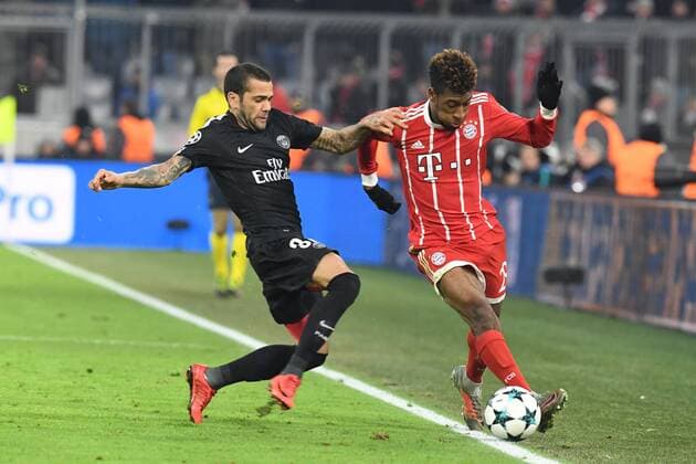 Fussball, UEFA Champions League, Saison 2017 2018, Spieltag 6, FC Bayern München vs Paris Saint Germain FC , 05.12.2017, Allianzarena München, Dani Alves Paris Saint Germain, Kingsley Coman, FC Bayern