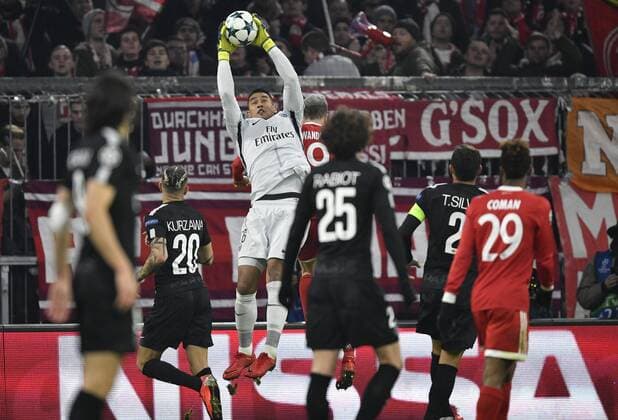Torwart Alphonse Areola FC Paris Saint-Germain PSG fängt Ball Aktion Champions League CL Gruppenphase FC Bayern München FCB vs FC Paris Saint-Germain PSG 05.12.2017 FC Bayern München FCB vs FC Paris Saint-Germain PSG