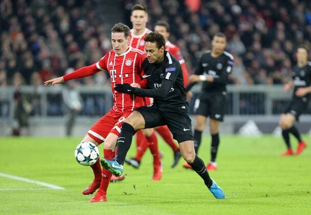 FC Bayern München - Paris St. Germain Deutschland, München, 05.12.2017, Fussball, Champions League, Saison 2017 2018, Gruppenphase 6. Spieltag, FC Bayern München - Paris St. Germain: v.l. Sebastian Rudy (FC Bayern München), Neymar (Paris St. Germain).