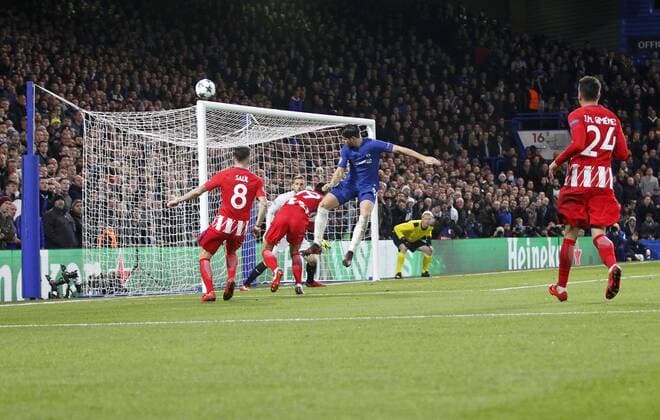 Ãlvaro Morata of Chelsea FC hooks the ball over during the UEFA Champions League match between Chelsea and Atletico Madrid at Stamford Bridge, London, England on 5 December 2017. Copyright: xCarltonxMyriex 18110049