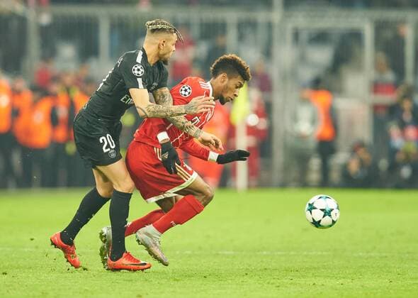 Kingsley COMAN, FCB 29 Zweikampf , Aktion um den Ball gegen Layvin KURZAWA, PSG 20 FC BAYERN MUENCHEN - PARIS SG 3-1 Gruppenphase Rueckspiel, Fussball UEFA Champions League, Muenchen, 05.12.2017 CL Saison 2017 2018, FCB, SG Paris,
