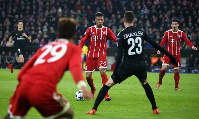 Fussball UEFA Champions League: FC Bayern Muenchen - Paris Saint-Germain am 05.12.2017 in der Allianz Arena, Gruppe B, Spieltag 6, Saison 2017 18, xmdx, Corentin TOLISSO (24, FC Bayern Muenchen) FC Bayern Muenchen - Paris Saint Germain
