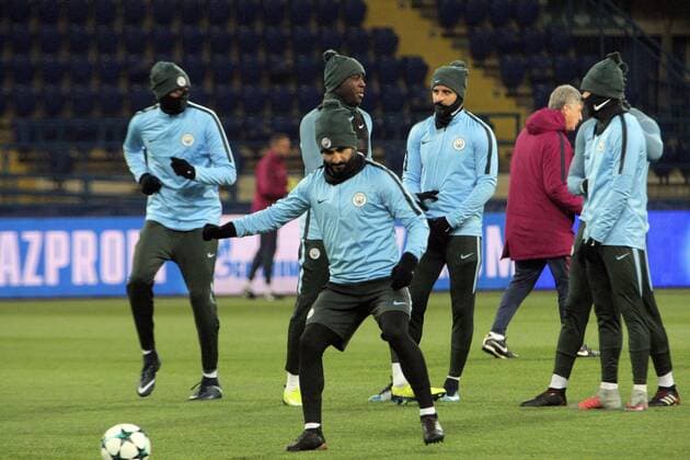 Players of Manchester City FC warm up on the field during an open training session ahead of the UEFA Champions League Group F match against FC Shakhtar Donetsk, Kharkiv, northeastern Ukraine, December 5, 2017. Ukrinform. KHARKIV. Head coach of Manchester City FC Josep Guardiola has held a pre-match news conference ahead of the UEFA Champions League Group F match against FC Shakhtar Donetsk at Kharkiv s Metalist Stadium. The visitors also invited the press to an open training session. Manchester City to meet Shakhtar in Kharkiv  Copyright: xVyacheslavxMadiyevskyyx