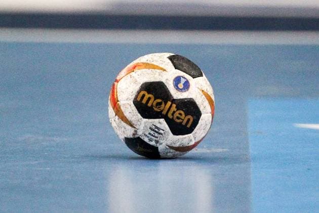 Deutschland - Serbien Handball Frauen WM Leipzig, 05.12.2017, Arena Leipzig, Weltmeisterschaft 2017, Handball Frauen Vorrunde Gruppe D. , Deutschland ( GER) vs Serbien ( SRB) 22:22 (9:11) , Im Bild: Molten WM Ball mit IHF Logo,