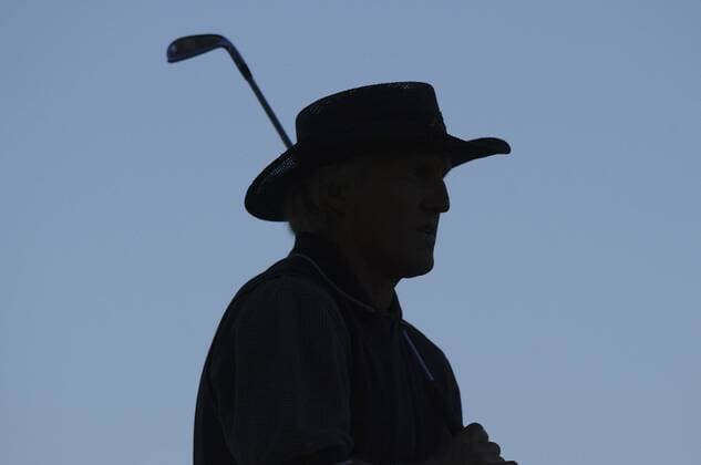Greg Norman - Schattenbild - Einzelaktion - aufgenommen bei der US PGA Golf Herren Championship in Chaska Minnesota ( USA ) am 18.8.2002 , Chaska Minnesota U S A