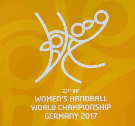 Deutschland - Serbien Handball Frauen WM Leipzig, 05.12.2017, Arena Leipzig, Weltmeisterschaft 2017, Handball Frauen Vorrunde Gruppe D. , Deutschland ( GER) vs Serbien ( SRB) 22:22 (9:11) , Im Bild: Handball WM Logo ,