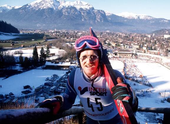 Eddie the Eagle - der erste Popstar der Skispringer - mit bürgerlichen Namen Eddie Edwards aus England - aufgenommen beim Neujahrsskispringen in Garmisch am 01.01.1980 - - Skispringen - Einzelaktion , Garmisch Deutschland *** Eddie the Eagle the first pop star of ski jumper with real name of Eddie Edwards of England recorded during the new year s ski jumping in Garmisch on 01 01 1980 sport ski jumping single action Garmisch Germany