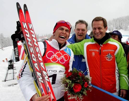 Michael Greis zusammen mit DSV Präsident Alfos Hörmann - aufgenommen in San Sicario am 25.02.2006 - Biathlon - Olympische Spiele 2006 , San Sicario Italien
