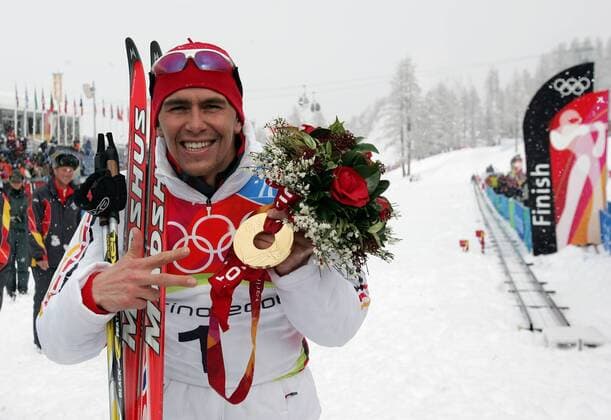 Michael Greis mit Goldmedaille - aufgenommen in San Sicario am 25.02.2006 - Biathlon - Olympische Spiele 2006 , San Sicario Italien