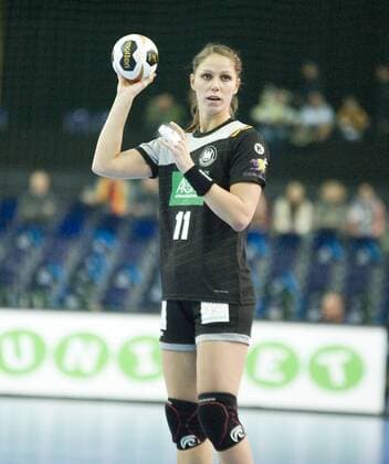 Handball-Weltmeisterschaft der Frauen 2017; Vorrunde Gruppe D; Deutschland - China (06.12.2017). Xenia Smits (Deutschland) am Ball. Leipzig Sachsen Deutschland