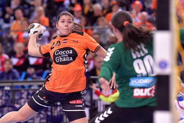 Bilder des Tages - SPORT 6-12-2017 HANDBAL:NEDERLAND-SERVIE:LEIPZIG WK Handbal Dames 2017 Nederland - Servie Martine Smeets 24 NED Foto: Henk Seppen xVIxVIxImagesx xSoenarxChamidxsportfotografiexIVx 9501019