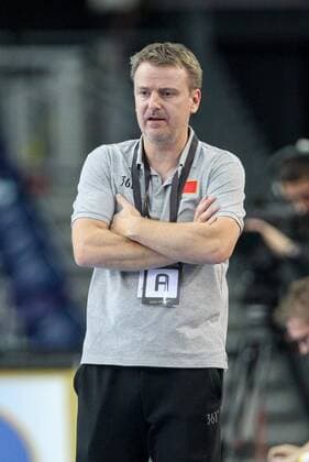 Deutschland - China Handball Frauen WM Leipzig, 06.12.2017, Arena Leipzig, Weltmeisterschaft 2017, Handball Frauen Vorrunde Gruppe D. , Deutschland ( GER) vs Volksrepublik China ( CHN) , Im Bild: Trainer Jesper HOLMRIS (China) ,