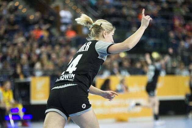 Handball-Weltmeisterschaft der Frauen 2017; Vorrunde Gruppe D; Deutschland - China (06.12.2017). Lone Fischer (GER) jubelt nach einem Tor. Leipzig Sachsen Deutschland