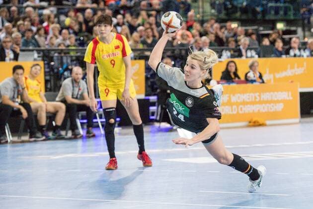 GER, IHF WM 2017, Deutschland (GER) vs. China (CHN) 06.12.2017, Arena, Leipzig, GER, IHF WM 2017, Deutschland (GER) vs. China (CHN), im Bild Lone Fischer ( 24, Deutschland),