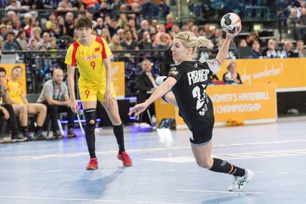 GER, IHF WM 2017, Deutschland (GER) vs. China (CHN) 06.12.2017, Arena, Leipzig, GER, IHF WM 2017, Deutschland (GER) vs. China (CHN), im Bild Lone Fischer ( 24, Deutschland),