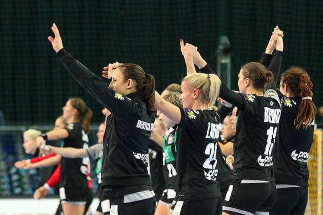 Germany Deutschland vs. China PRC, 06.12.2017 23rd IHF Women s Handball World Championship WM Weltmeisterschaft Germany 2017, Preliminary round, Group D, Germany vs. China, PRC, Arena Leipzig. Handball Weltmeisterschaft der Frauen, Vorrunde, Gruppe D, Deutschland vs. China. Im Bild: Jubel, Team GER, Mannschaft.