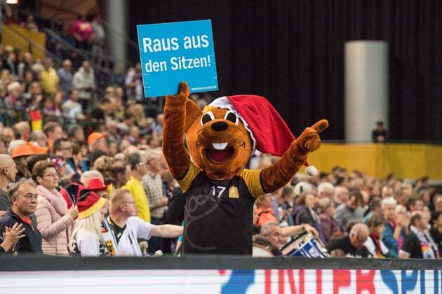 Bilder des Tages - SPORT GER, IHF WM 2017, Deutschland (GER) vs. China (CHN) 06.12.2017, Arena, Leipzig, GER, IHF WM 2017, Deutschland (GER) vs. China (CHN), im Bild Maskottchen Hanniball