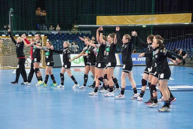 GER, IHF WM 2017, Deutschland (GER) vs. China (CHN) 06.12.2017, Arena, Leipzig, GER, IHF WM 2017, Deutschland (GER) vs. China (CHN), im Bild Jubel der deutschen Nationalmannschaft nach dem 24:9 Erfolg gegen China