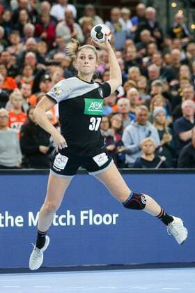 Deutschland - China Handball Frauen WM Leipzig, 06.12.2017, Arena Leipzig, Weltmeisterschaft 2017, Handball Frauen Vorrunde Gruppe D. , Deutschland ( GER) vs Volksrepublik China ( CHN) 24:9 (10:3) , Im Bild: Alicia Stolle (37, Deutschland) ,
