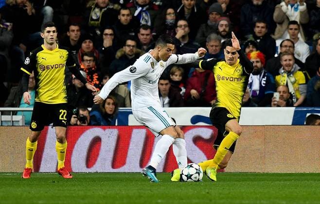 06.12.2017, xfux, Fussball Champions League, Real Madrid - Borussia Dortmund, emspor, v.l. Cristiano Ronaldo (Real Madrid), Marc Bartra (Borussia Dortmund) Goal scored, Tor zum 2:0 Madrid