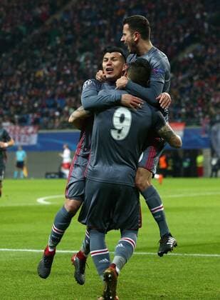 Alvaro Negredo (9) 1:0 Freude Emotion jubelnd Jubel nach 1:0 Fußball Fussball UEFA CL Championsleague Herren Saison 2017 2018 06.12.2017 RB Leipzig RBL vs. Besiktas Istanbul